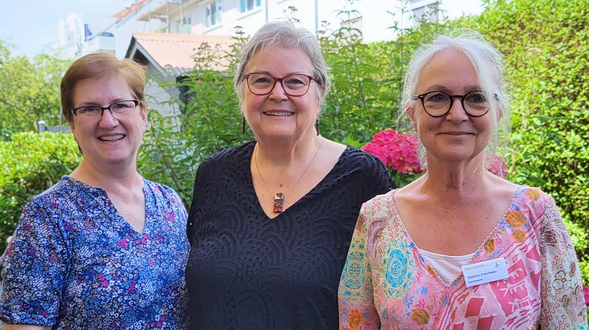 Anne Wnoucek, Hospizhelferin, Christa Hofmann, Vorstandsvorsitzende, und Susanne Grieshuber, verantwortlich für die neue Kinder-Trauergruppe beim "Lebensbrücke" e.V. in Flörsheim am Main